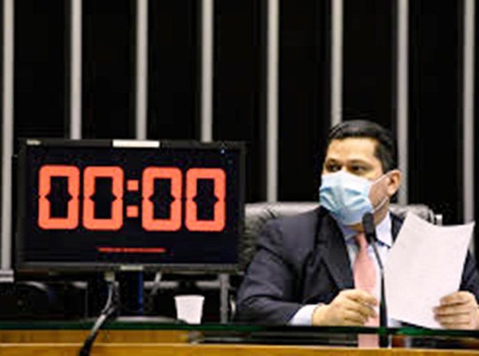 Apoio do Planalto a Alcolumbre esquenta disputa dentro do MDB