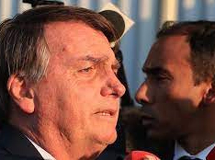 Defesa de Bolsonaro diz que hacker apresentou “informações falsas” na CPMI e cita crime de “calúnia”