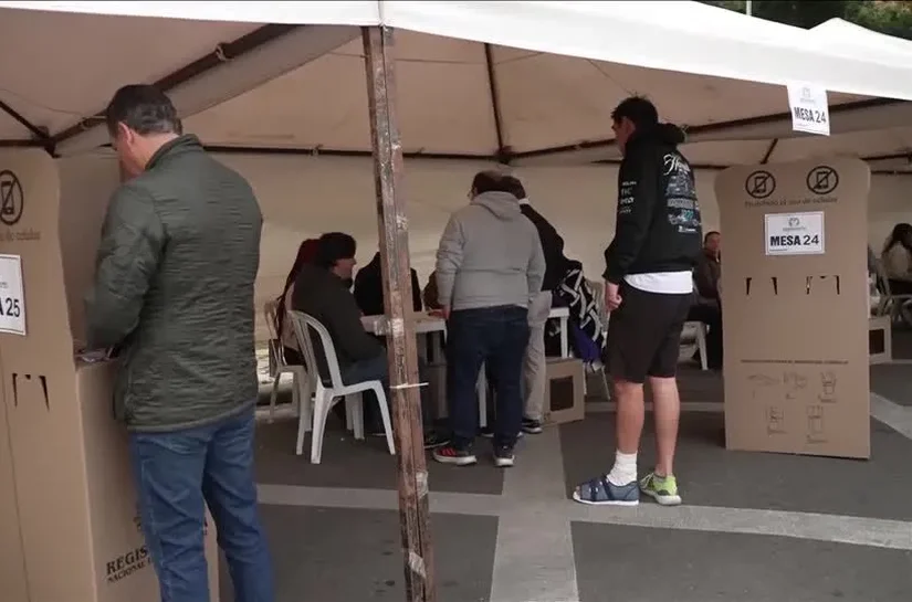 Colômbia inicia votação em eleições marcadas por polarização e violência