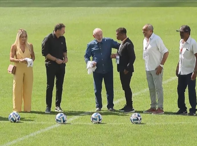 Lula vai ao estádio ao Corinthians para ato do Dia do Trabalho com centrais sindicais