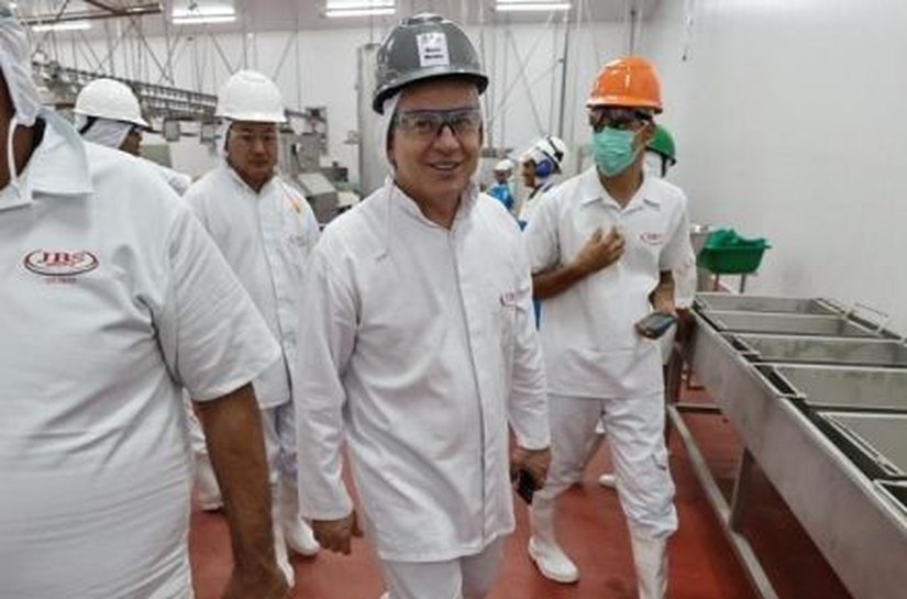 Mendes visita JBS e diz que MT tem potencial para industrializar