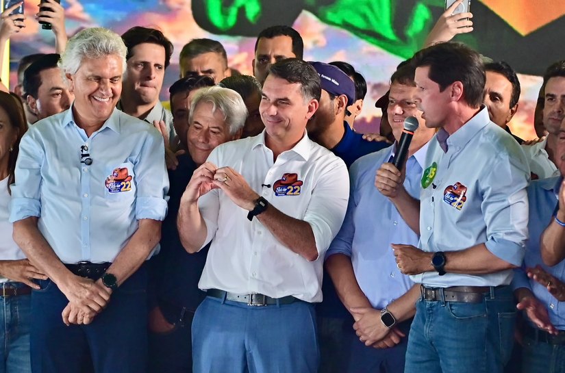 Caiado oficializa apoio a Flávio no segundo turno em evento em Goiânia