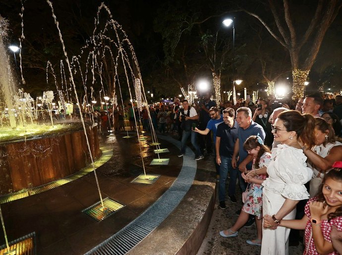 População lota centro de Chapada dos Guimarães para inauguração da praça “Governo entregou um cartão-postal da cidade”, destaca prefeito
