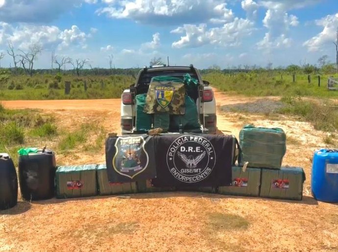 Gefron, Polícia Federal e PM de Rondônia apreendem meia tonelada de drogas em pista clandestina