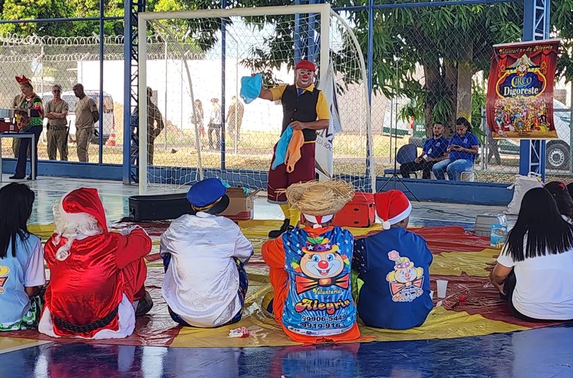Adolescentes do Socioeducativo encerram oficina de palhaçaria com apresentação no Complexo Pomeri