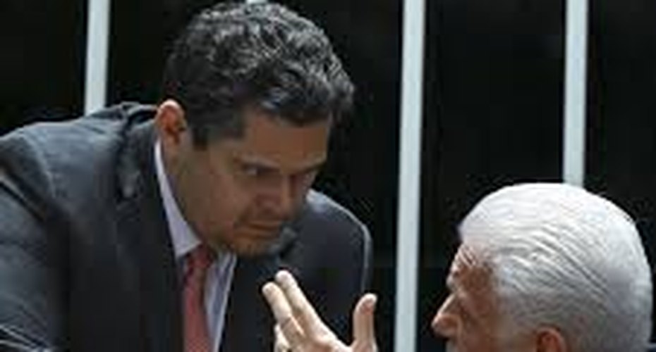 Apoio de Alcolumbre a Jaques Wagner pressiona governo