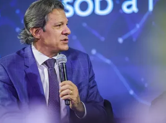 A 4 dias de tarifas, Haddad diz que governo não pode se deter por ameaças
