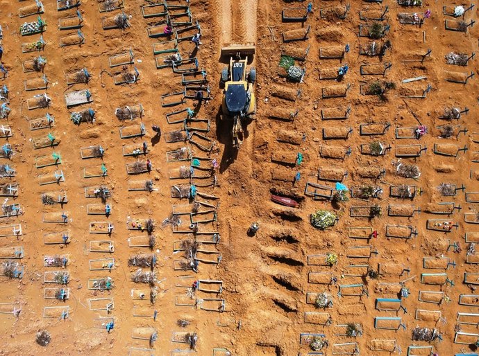 Brasil ultrapassa 200 mil mortes por Covid-19; especialistas alertam para transmissão pelo ar