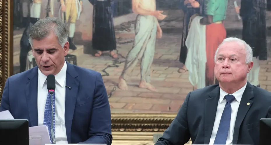 CCJ aprova PEC do fim da jornada de trabalho 6x1 e tema avança na Câmara