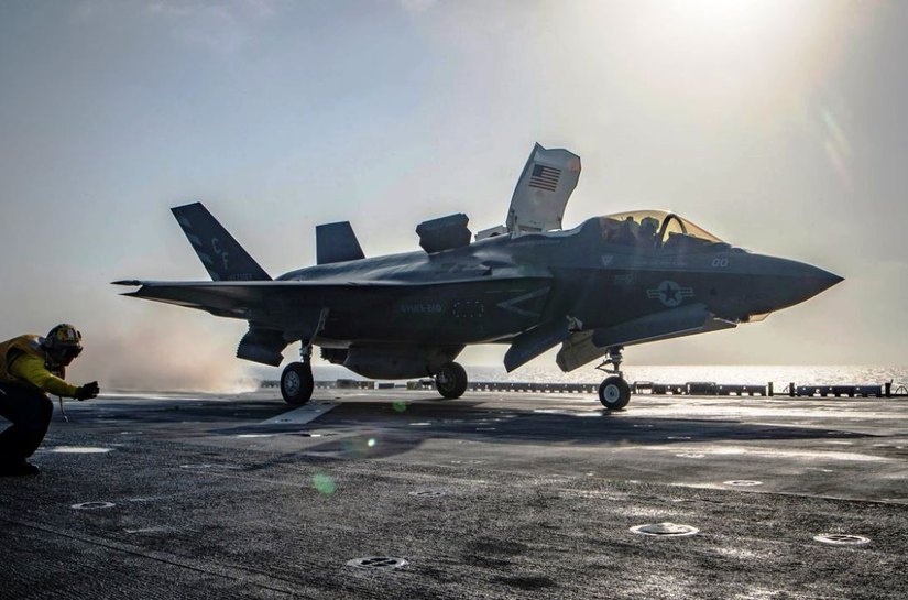 Estados Unidos lançam ataques aéreos em apoio às forças afegãs