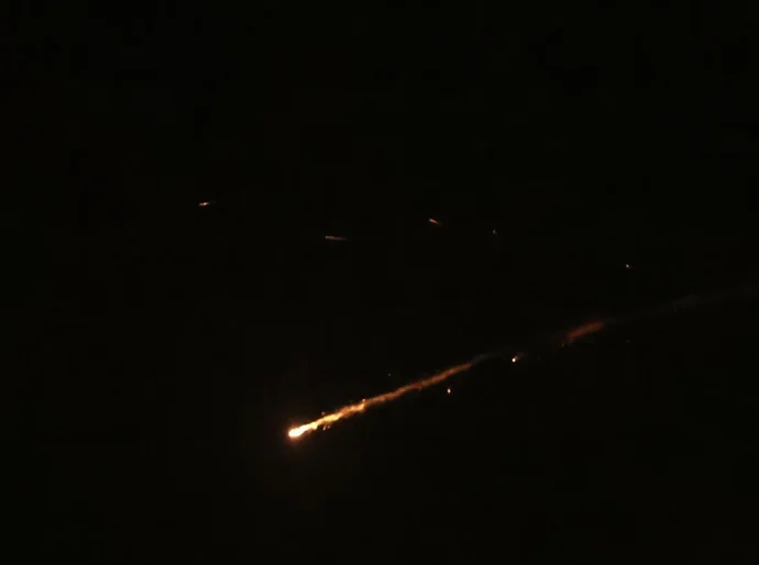 Após bombardeios de Israel a Beirute, Irã lança mísseis em direção ao território israelense; Netanyahu diz que haverá resposta