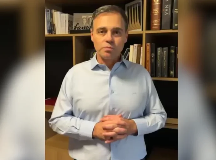 Sob crise no STF, Mendonça agradece apoio de fieis de igreja onde é pastor