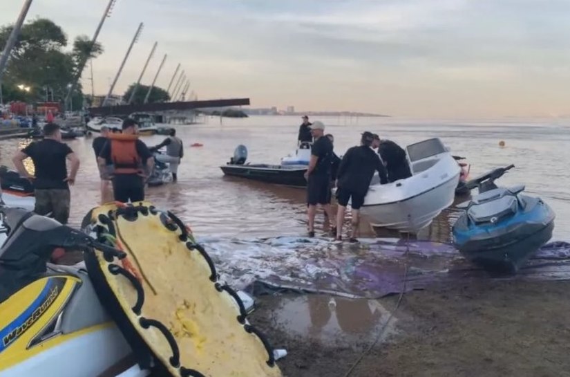 Com retomada da chuva, prefeitura pede que barcos interrompam resgates em Porto Alegre