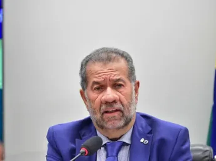 Lupi defende ex-presidente do INSS investigado: “altamente qualificado”