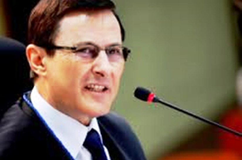 Natural da minúscula Taió, interior de SC, Waldir Teis de 67, ficou milionário no TCE de MT e foi indicado por Maggi, mesmo sem preparo