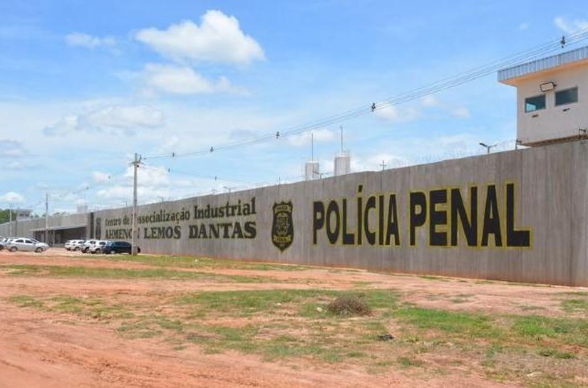 Policial Penal é flagrada tentando entrar com drogas e celulares em presídio de VG