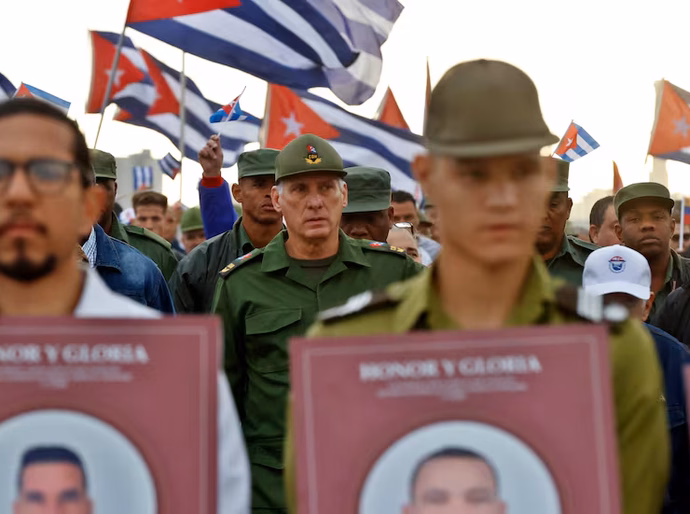 Pressão pública, contatos secretos: a estratégia dupla de Trump em relação a Cuba