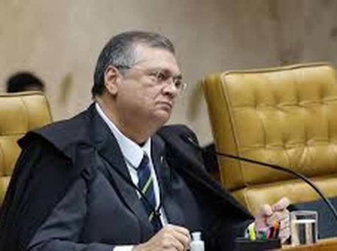 Dino abre investigação sobre suposto envio de emendas a filme de Bolsonaro