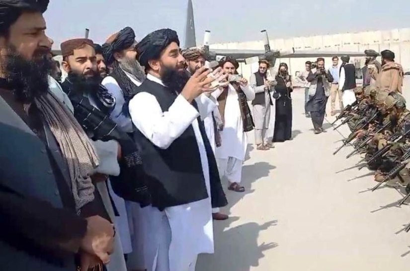 “Devolvam nosso dinheiro”: Talibã pressiona EUA por retorno de bilhões de dólares