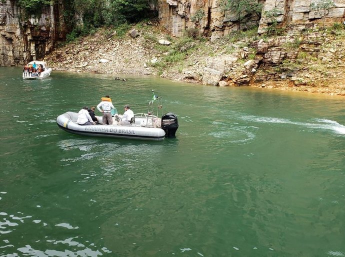 Rocha desaba em Capitólio,MG, e atinge lanchas; sete mortes foram confirmadas
