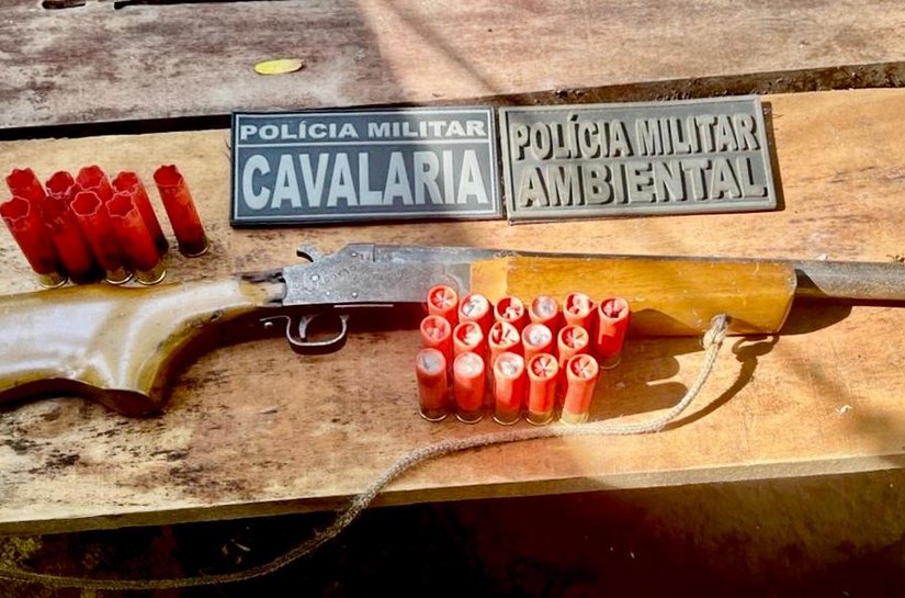 Batalhão Ambiental prende dupla por extração ilegal de madeira e porte ilegal de arma em Juara