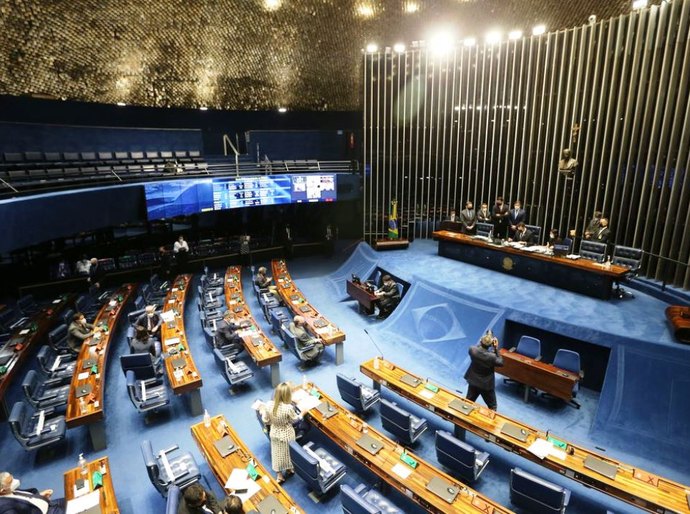 Senado aprova PEC da reforma eleitoral e barra volta das coligações