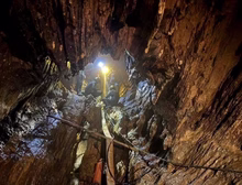 Socorristas resgatam cinco pessoas presas em caverna inundada no Laos; dois seguem desaparecidos