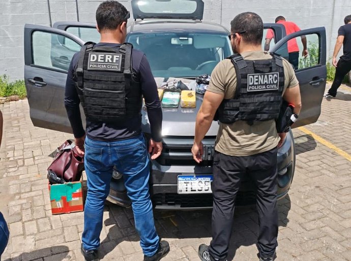 Polícia Civil prende traficantes durante entrega de drogas em estacionamento de academia em Várzea Grande