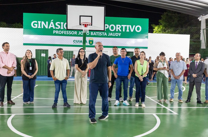 Abílio entrega ginásio revitalizado e reforça compromisso no esporte