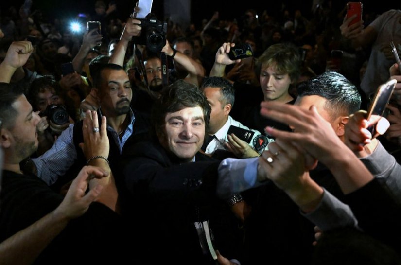 Javier Milei pede aos argentinos que não tenham medo: “De que salto no vazio vocês estão falando se vamos para o próprio inferno?”