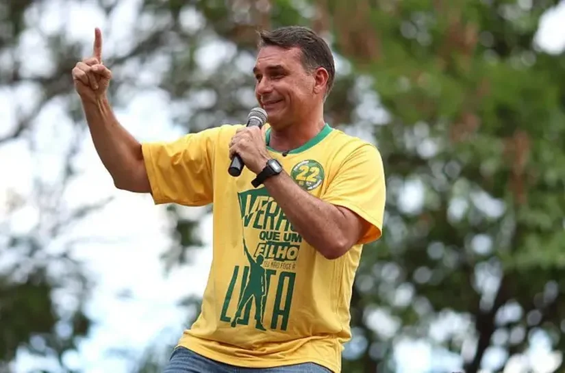 Flávio diz que irá ao debate na Globo, o último antes do 1º turno; Lula não está confirmado
