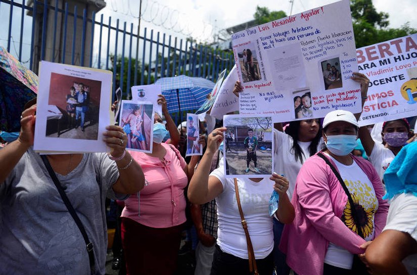 El Salvador: o inferno dos inocentes mandados para a prisão por uma ligação anônima
