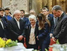 Milhares de uruguaios se despedem de Pepe Mujica em funeral