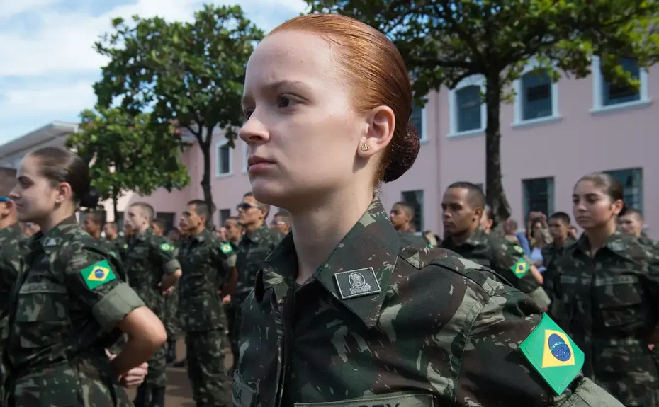 Exército inicia no Rio incorporação da 1ª turma de mulheres recrutas