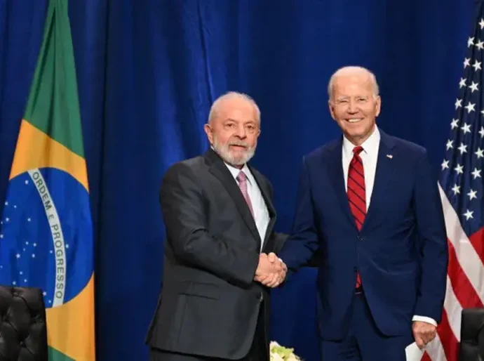 'Lula vive um efeito Biden', diz cientista política americana sobre desânimo do eleitorado brasileiro