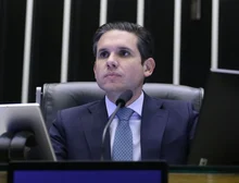 Motta decide adotar sessões remotas na Câmara em semana decisiva no julgamento da trama golpista