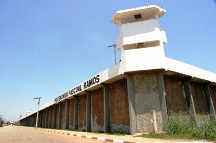 Polícia Civil cumpre buscas em quatro locais para apurar entrada de drogas na PCE