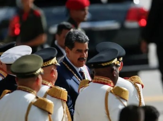 Poder, dinheiro e medo: como Maduro mantém apoio de militares na Venezuela