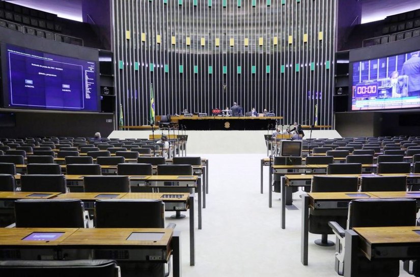 Adiamento das eleições municipais para novembro é aprovado na Câmara