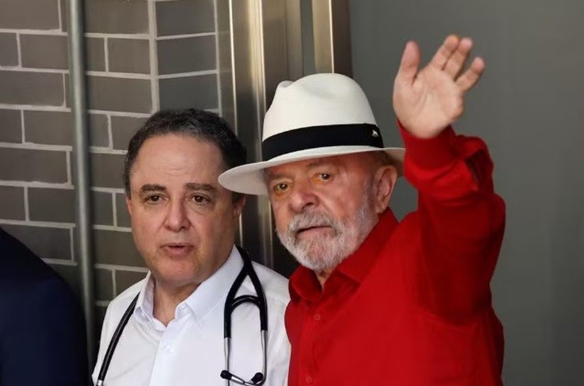 Lula chega a Brasília após tomografia em São Paulo ter resultado 'satisfatório'