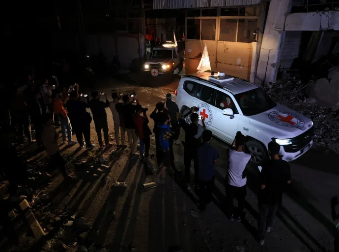 Israel diz que um dos corpos entregues pelo Hamas não é de nenhum refém