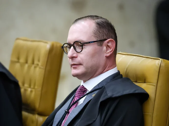Zanin manda PF entregar dados de celular de Vorcaro em seu gabinete