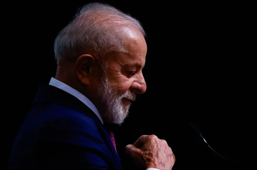 Lula perde influência no exterior e é impopular em casa, diz The Economist