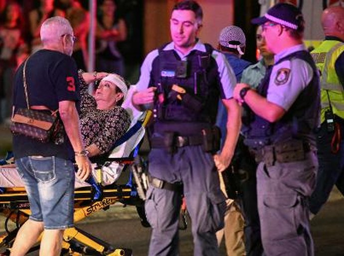 Atiradores matam 15 pessoas em atentado terrorista na Austrália; um suspeito é morto e outro, detido