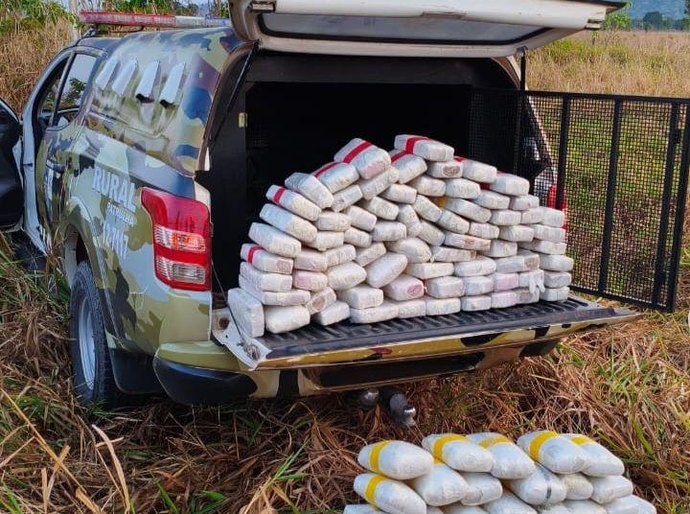 Polícia Militar e PRF apreendem 127 quilos de maconha e causam prejuízo de R$ 1,2 milhão ao crime