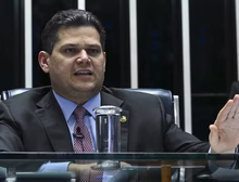 Davi Alcolumbre promulga PL da Dosimetria e abre caminho para redução da pena de Bolsonaro