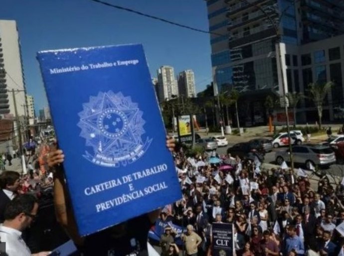 CLT faz 80 anos: o que mudou e pode mudar no Brasil da informalidade e aplicativos