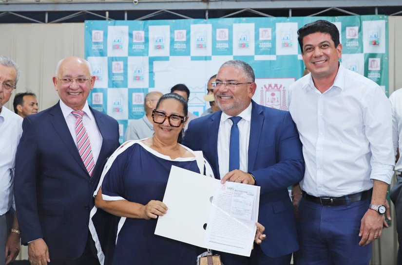 318 famílias de Várzea Grande conquistam títulos definitivos de seus lares