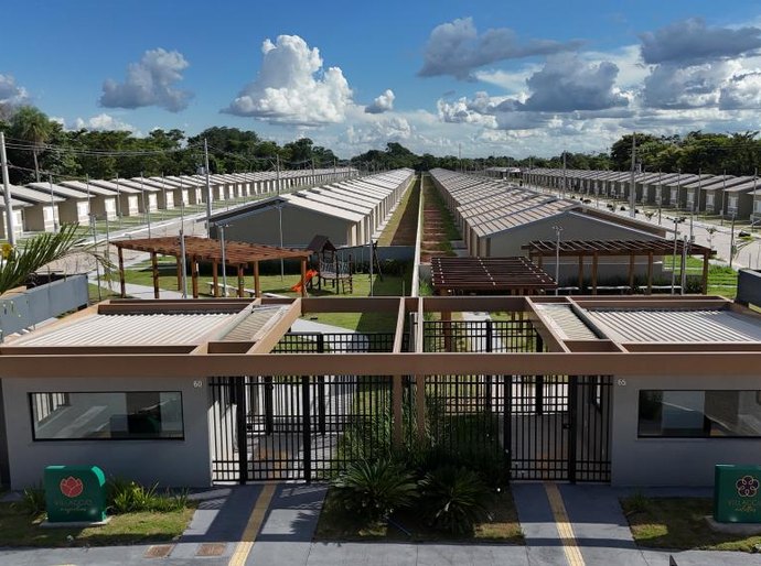 Com entrada facilitada, Governo ajuda 212 famílias a comprarem a casa própria no Pedra 90