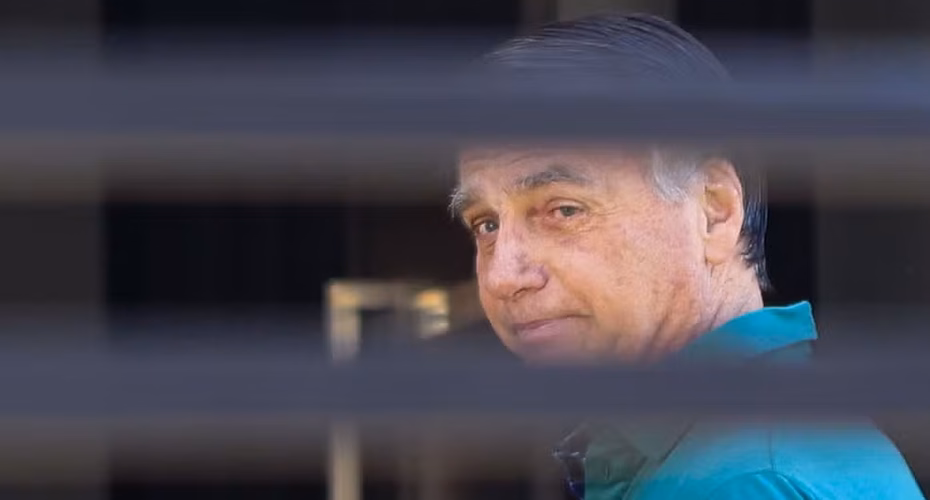 Médicos optaram por procedimento de Bolsonaro após crise de soluço intensa; previsão é de nova intervenção na segunda